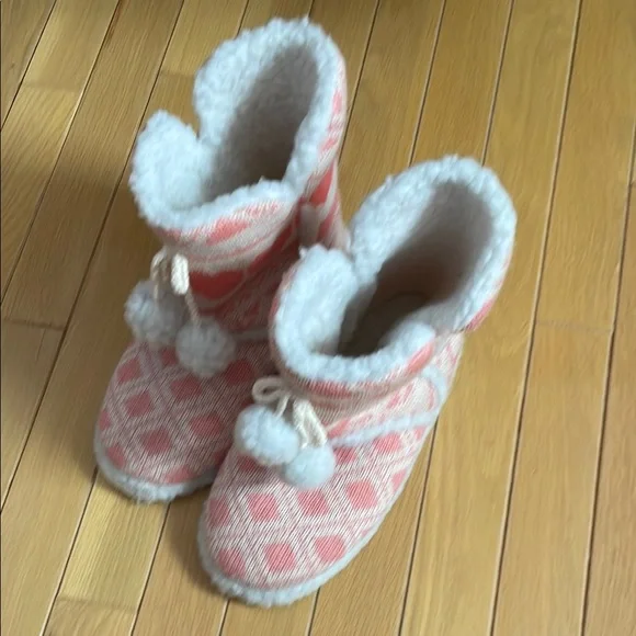 Pink Heart Pattern Bootie Slippers - Picture 2 of 3